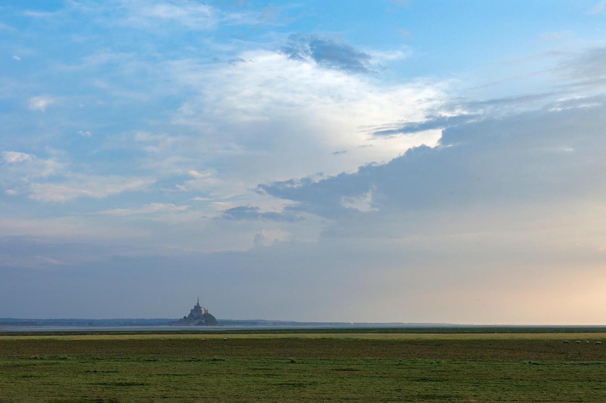 Entre Mont St Michel Et Merveille Vains Exterior foto