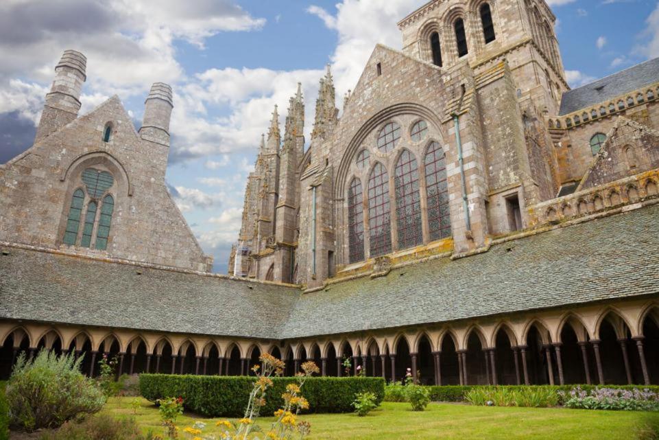 Entre Mont St Michel Et Merveille Vains Exterior foto