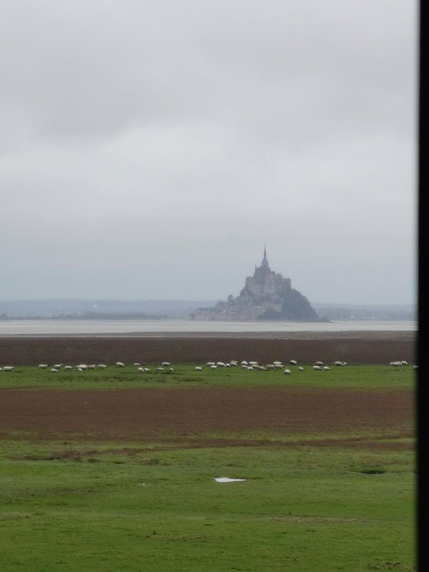 Entre Mont St Michel Et Merveille Vains Exterior foto